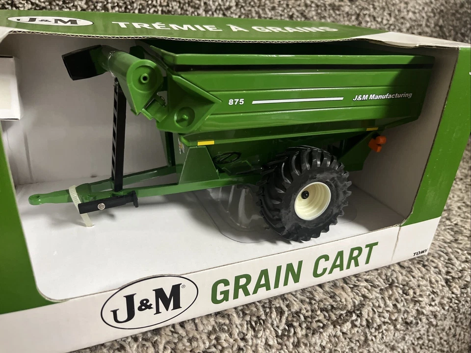 ERTL 1:32 J&M Manufacturing 875 Grain Cart Diecast! NEW! Green Hard To Find! - Image 2 of 3