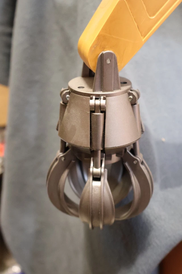 Carson 1:12 Raupenbagger mit Greifer RC Dirt Look ohne Sender Vitrinenmodell - Bild 3 von 4