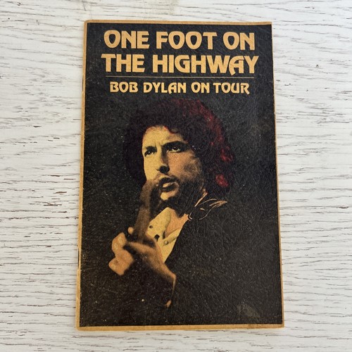 BOB DYLAN On Tour / One Foot On The Highway TOUR BOOK P/B 1974 Bill Yenne