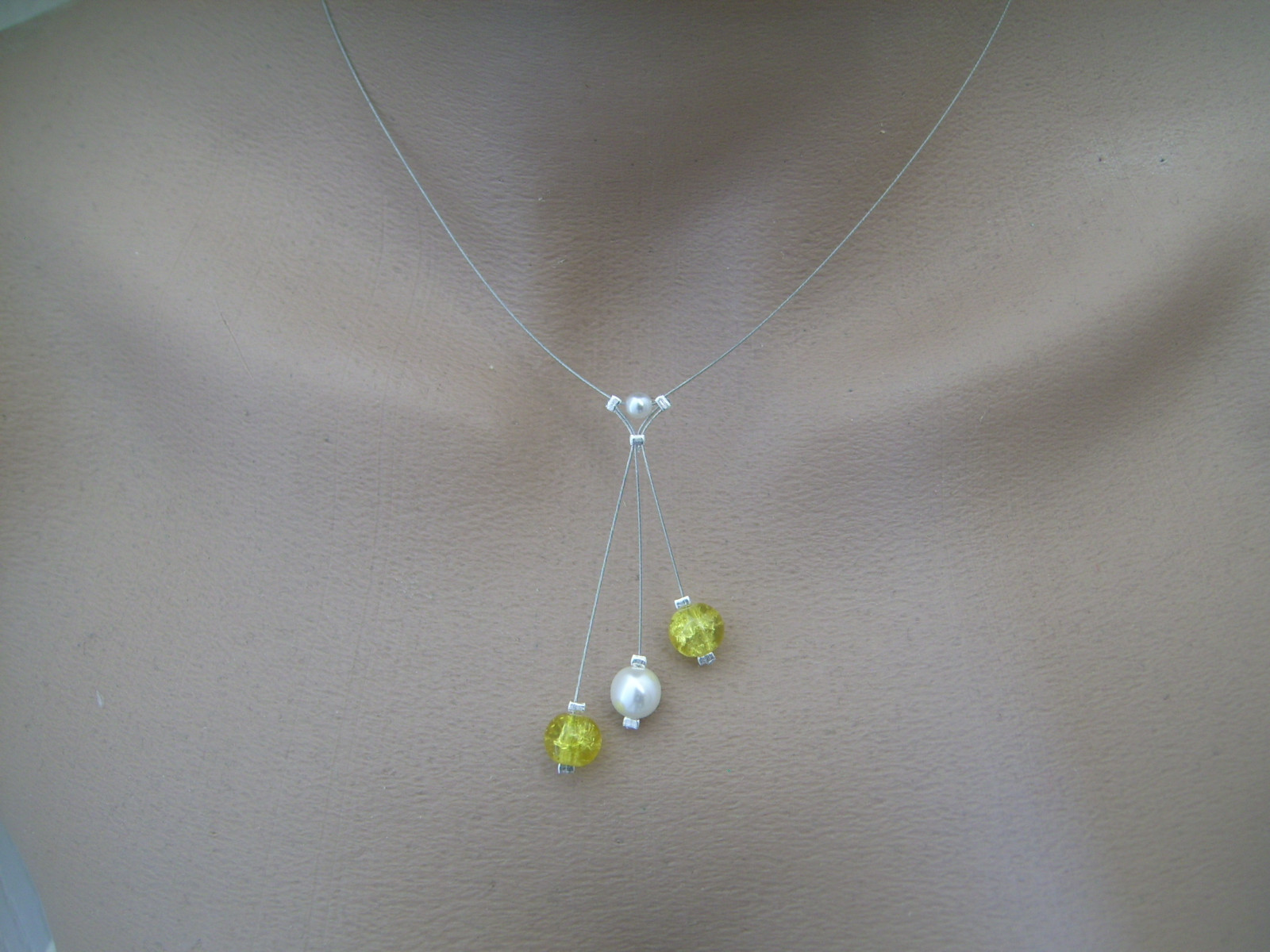 Collier perles blanc et ivoire pour illuminer votre mariage ou soirée