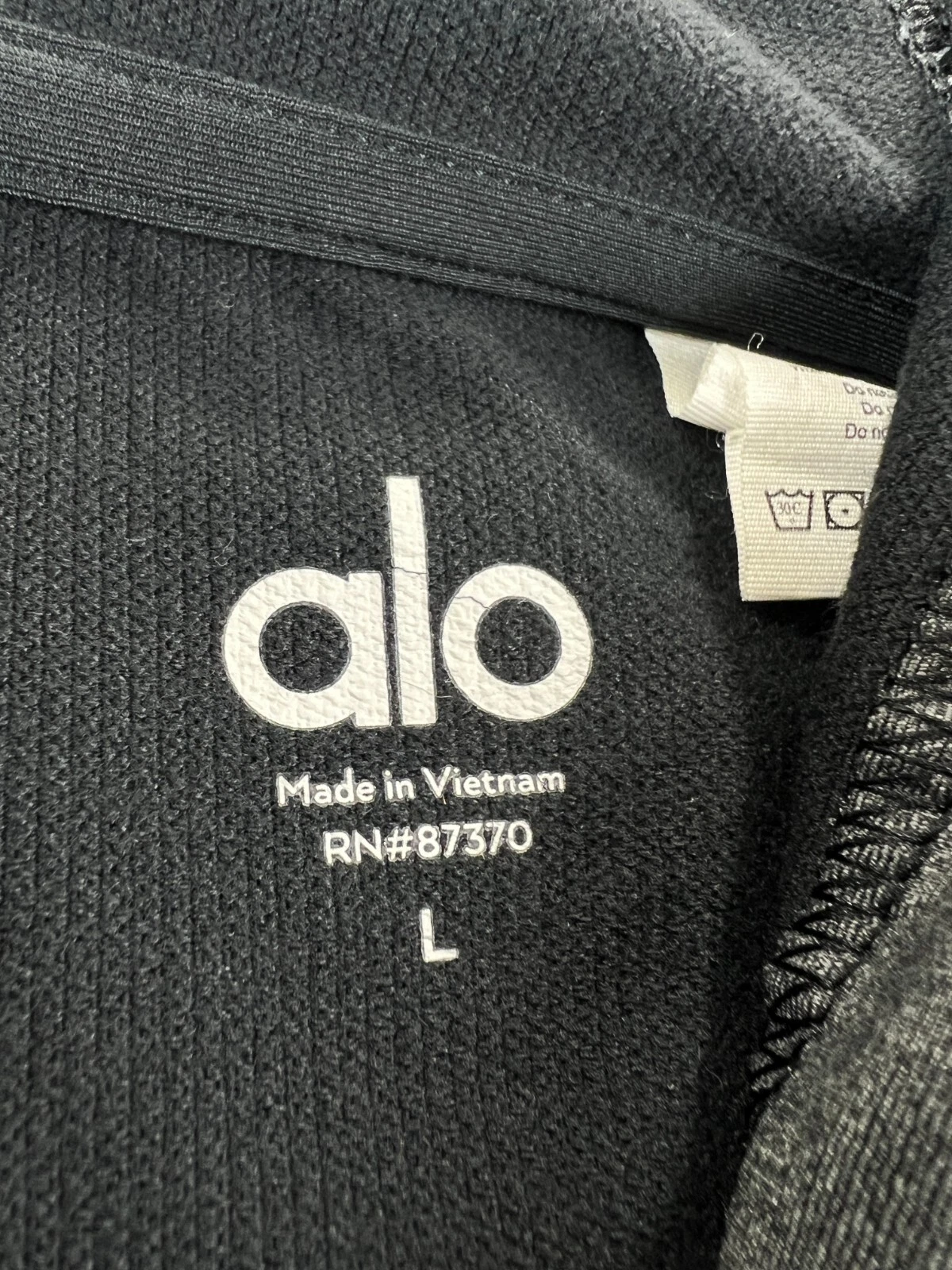 alo-yoga sleeveless zip pockets gym workout athleisure hoodie