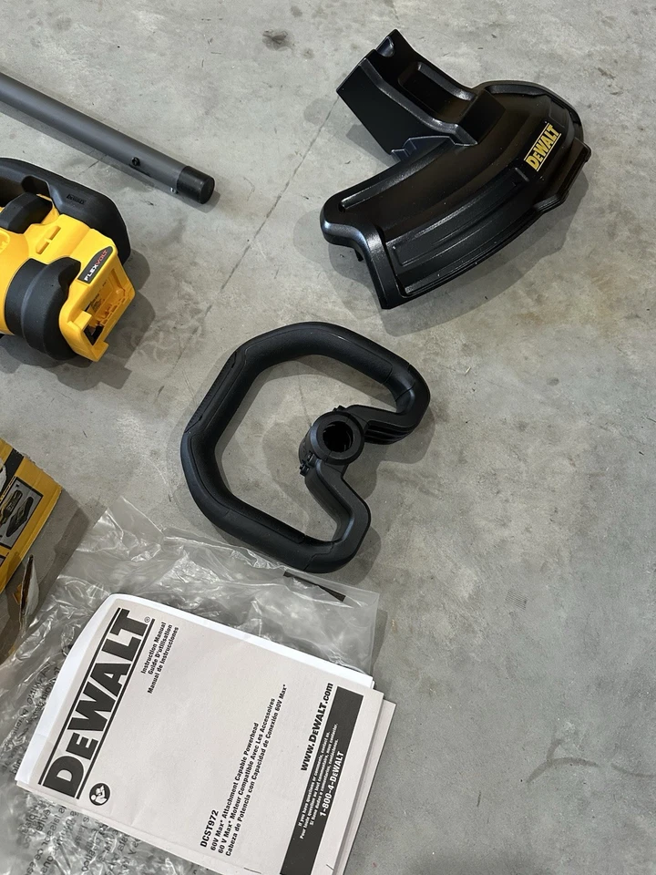 Recortadora de cuerda con capacidad de fijación sin escobillas DEWALT - 17" DCST972B Foto 4 de 4