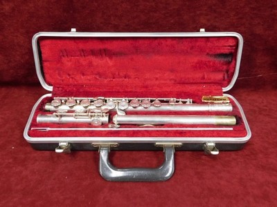 Bundy by Selmer Flute with Hard Shell Case