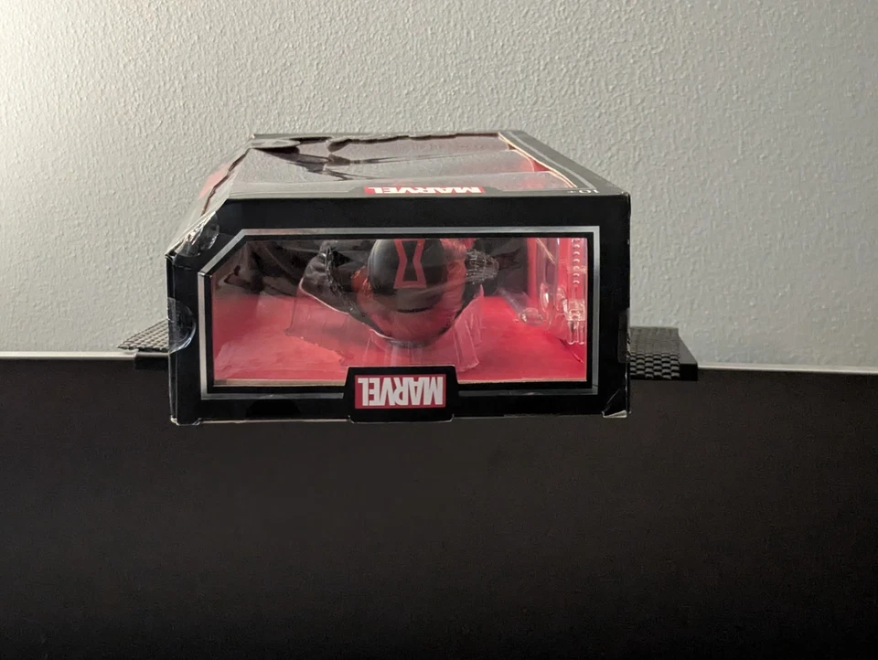 Figura Muñeca de Acción Madame Alexander - Fan Girl - Black Widow 13.5" Nueva en Caja Foto 4 de 4