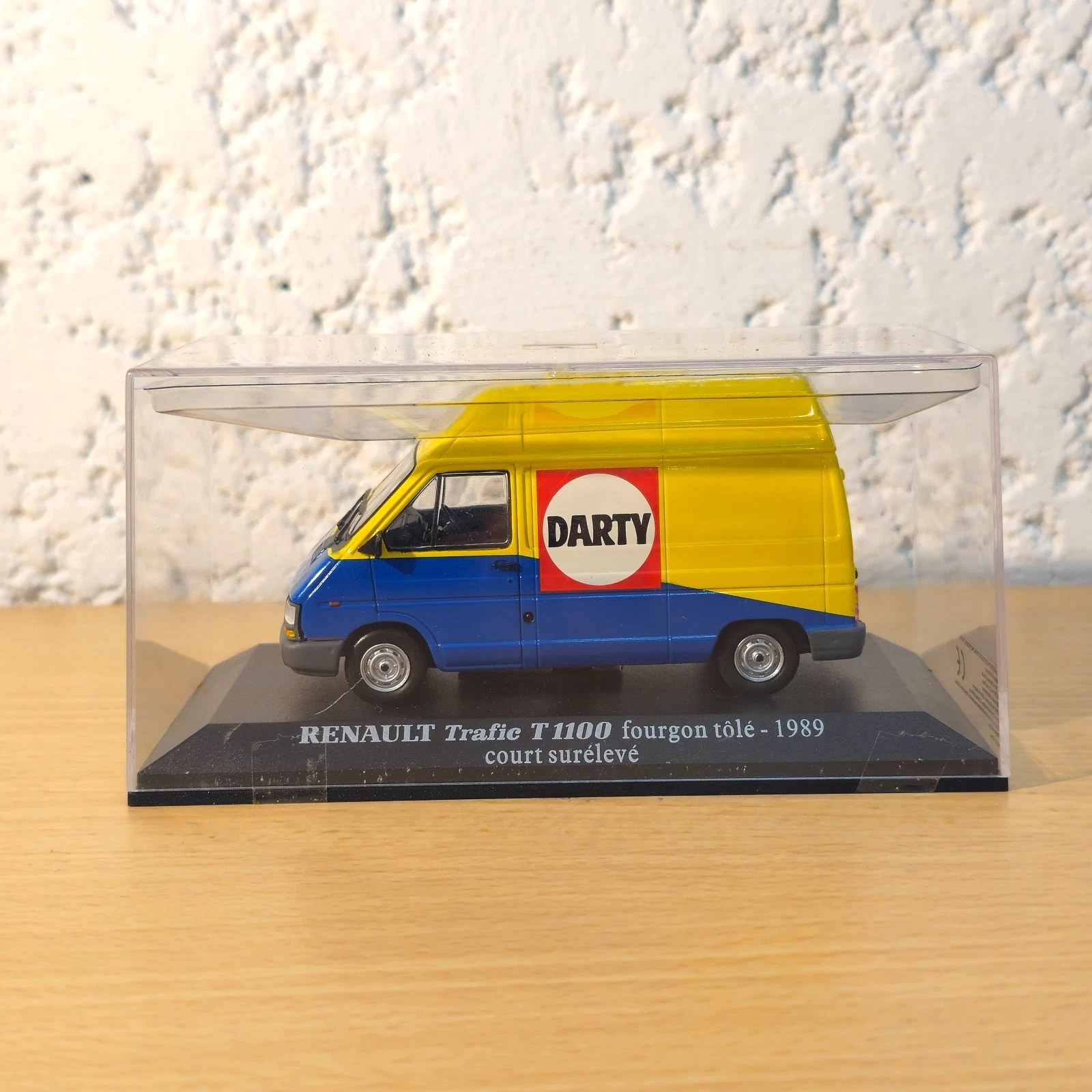 Renault Trafie T1100 fourgon tôlé 1989 Métropole Collection M6 Interactions 1/43