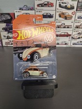 HOT WHEELS CUSTOM VOLKSWAGEN BEETLE VOLKSWAGEN SERIES 6/8 *Damaged Box*
