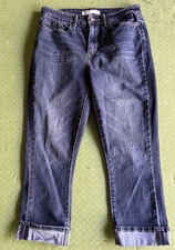 Signature by Levi Strauss Gold Label Women's Mid-Rise Slim Fit Capris - Size 6