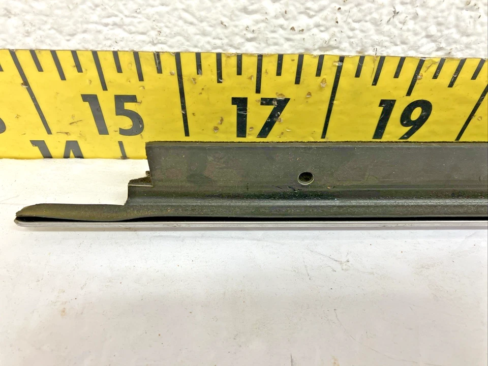 New OEM GM LH Outer Frnt Weather Strip 20094511 1980-85 Chevy Caprice 4DR (Bin82 - Image 4 of 4