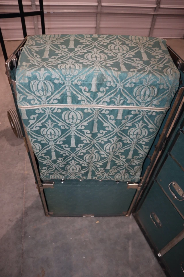 Antiguo Hartmann Gibraltarizado Vapor Armario Baúl Cojín Superior y Llaves de Colección Foto 2 de 4