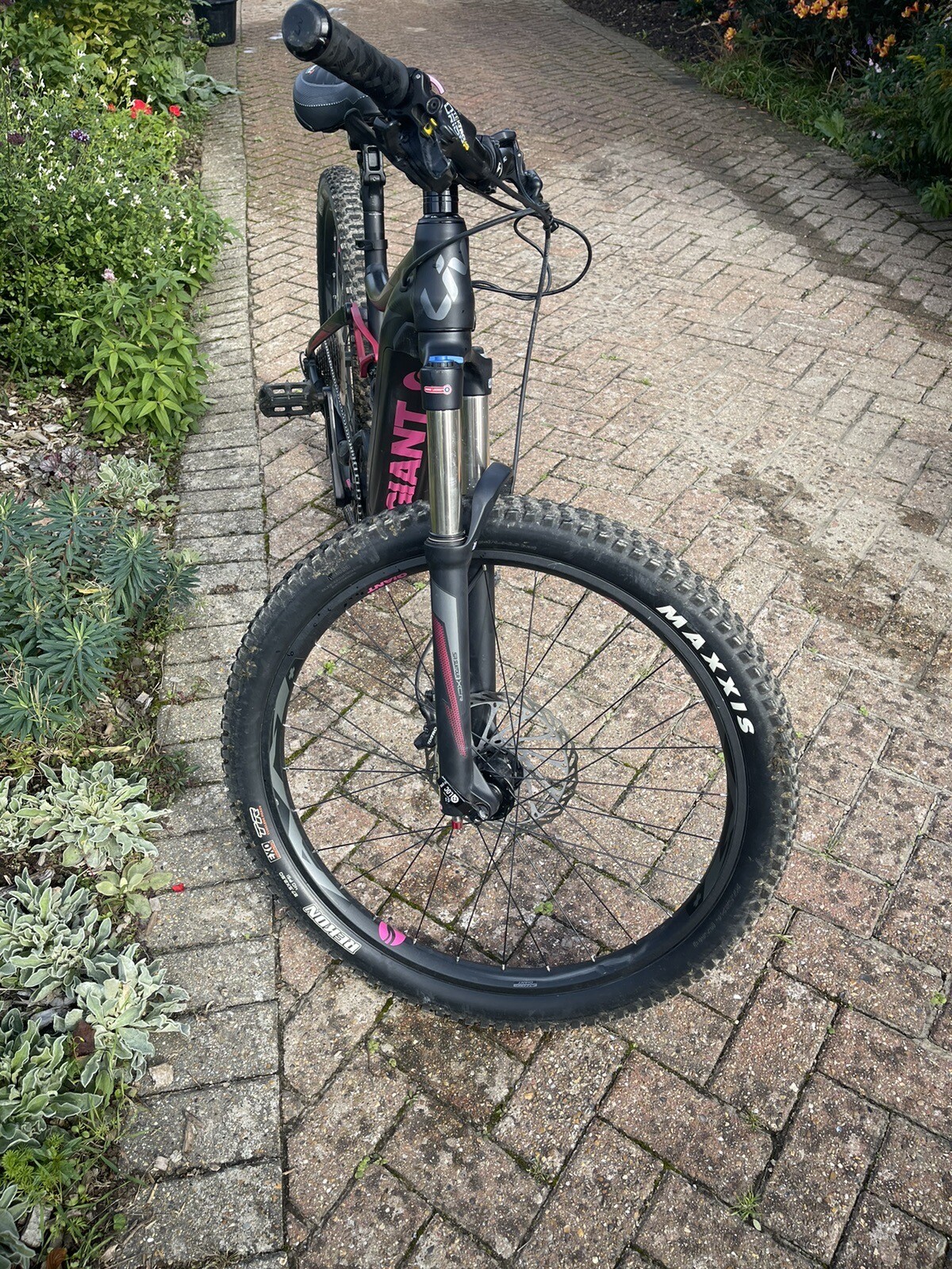 Full Suspension Electric Mountain Bike , Ladies Giant LIV, great