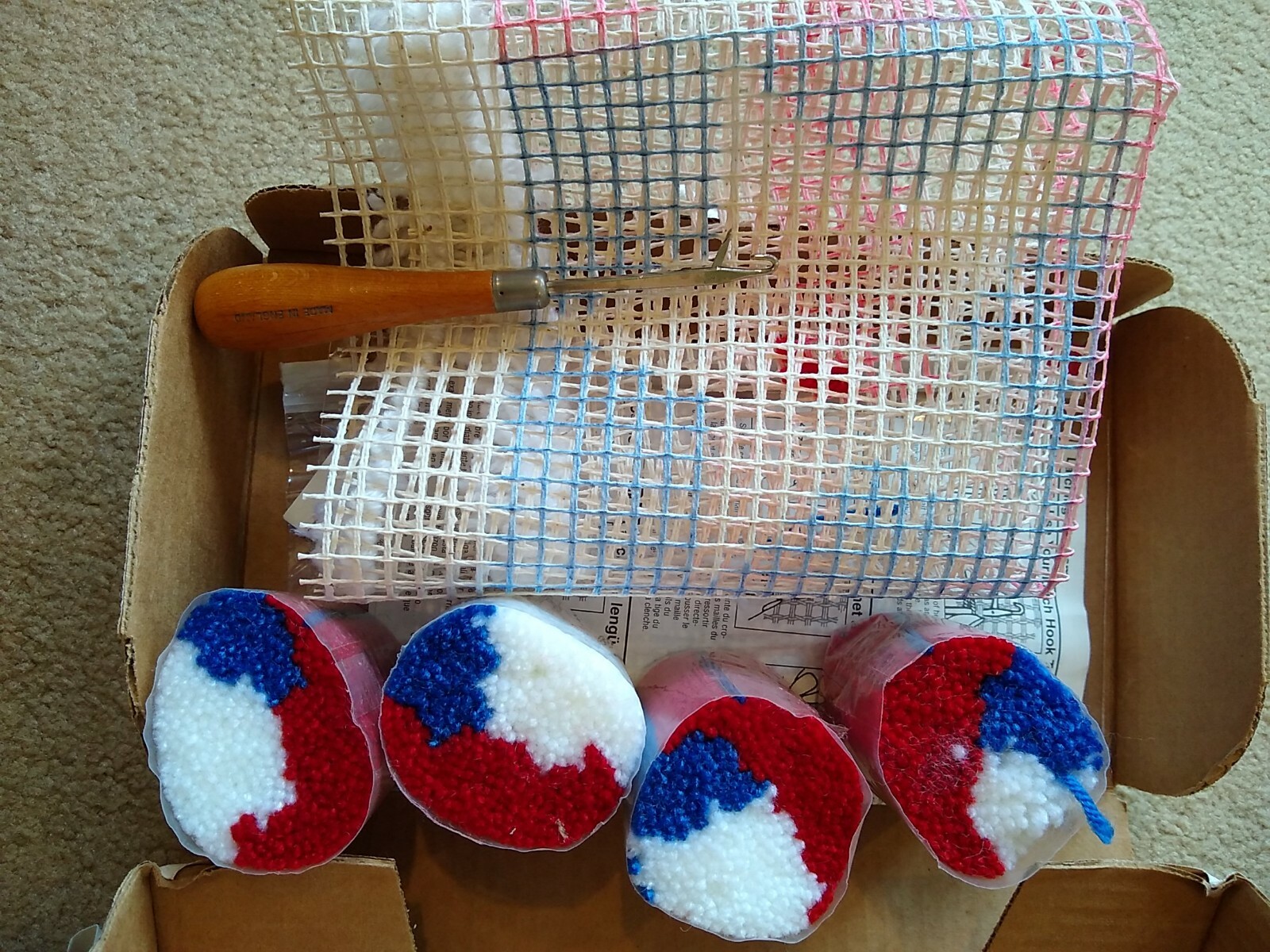 как выглядит CARON WonderArt Latch Hook Kit 12" x 12" "Patriot" Flag Design including Hook фото