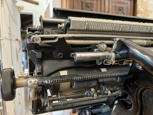 Antique 1936 Underwood Model 11 Typewriter 4506569-11 Works But Needs Serviced - Picture 23 of 24