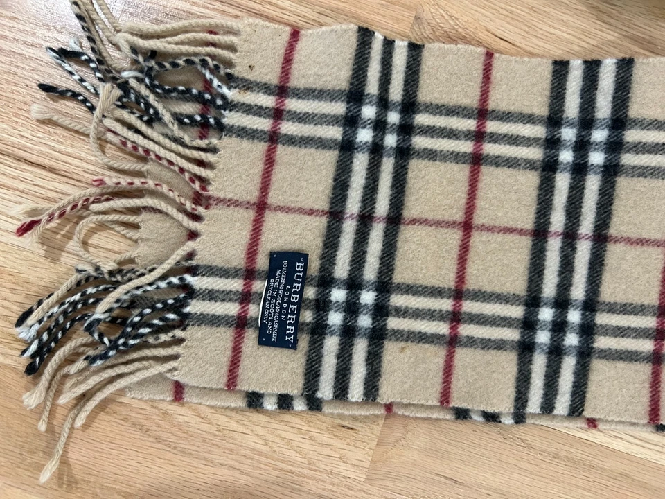 Orejeras y bufanda Burberry para niños Foto 2 de 3