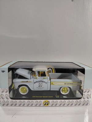 NIB M2 Machines 1:24 DieCast Moon 1958 Chevrolet Apache Cameo