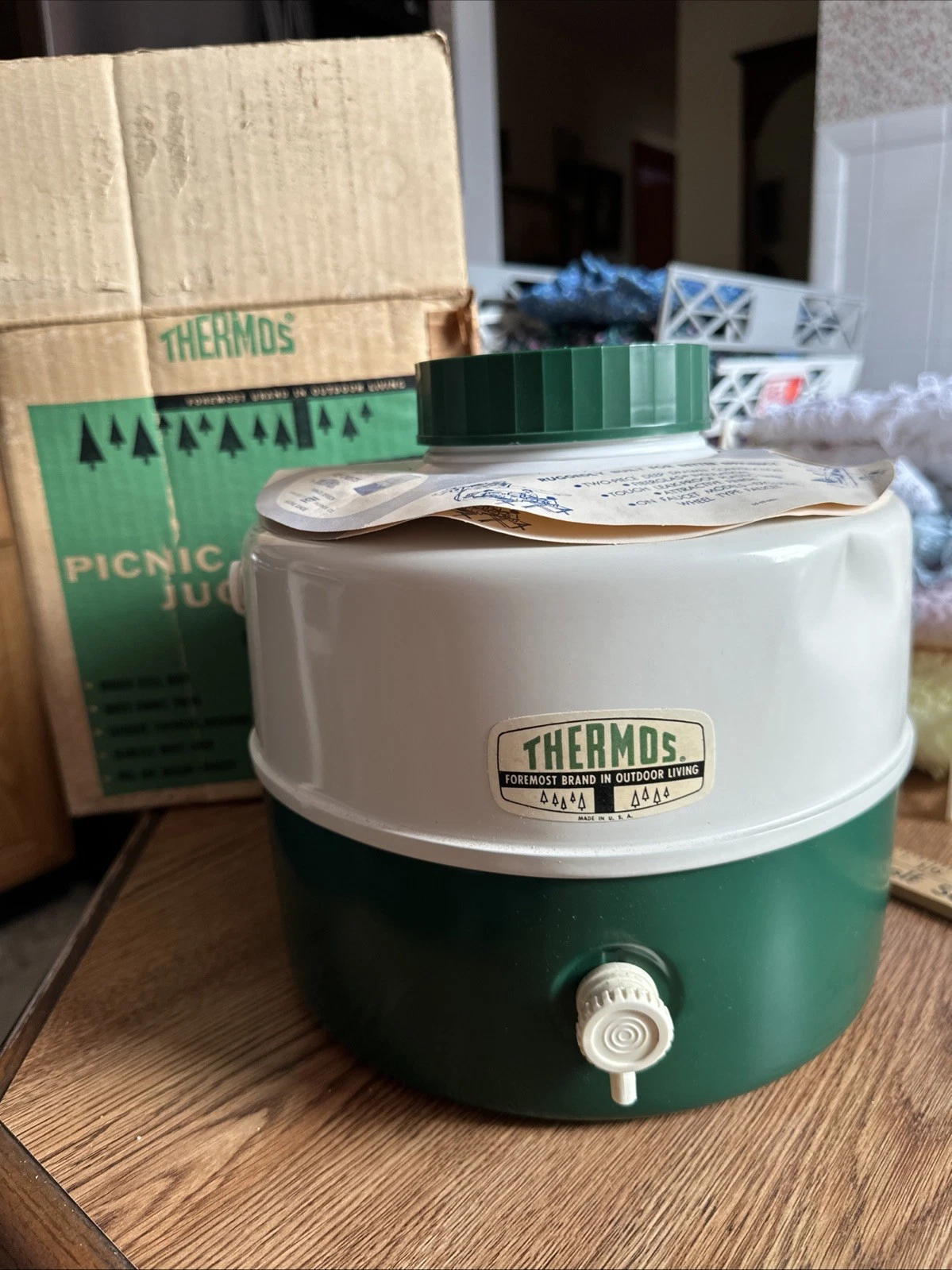 RETRO VINTAGE THERMOS GREEN AND WHITE JUG ;1 Gallon Insulated Thermos * Picnic