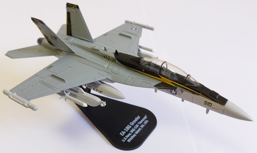 Aerei Combattimento EA-18G Growler US Navy VAQ-138 Yellow Jackets 1/100 Italeri