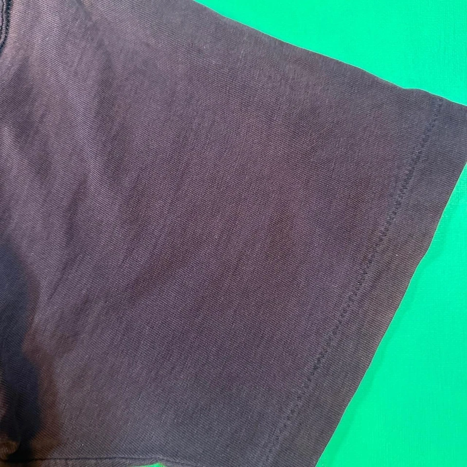 Sunfaded 1990s Vintage Bolsillo Camiseta Azul Marino Perfecto Usado en Russell Camiseta Foto 3 de 4