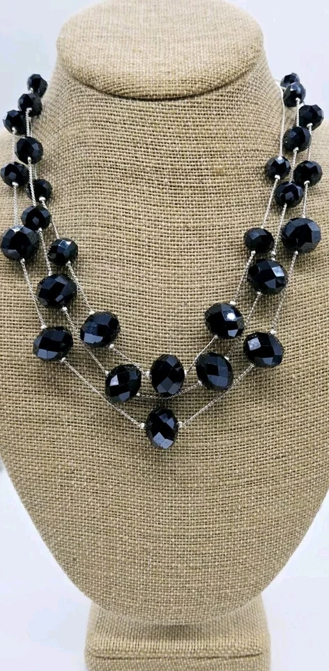 Collar Kenneth Cole tono plata cristal en capas facetado negro 18 pulgadas Foto 4 de 4