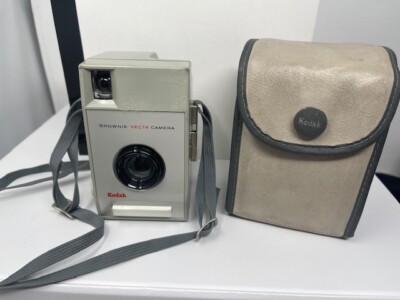VINTAGE KODAK BROWNIE VECTA 127 FILM CAMERA WITH CASE UK