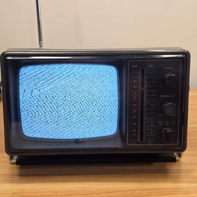 #ad Vintage 1984 TMK UHF VHF 5quot; Model 701 Portable Black and White TV Analog Tested $29.99