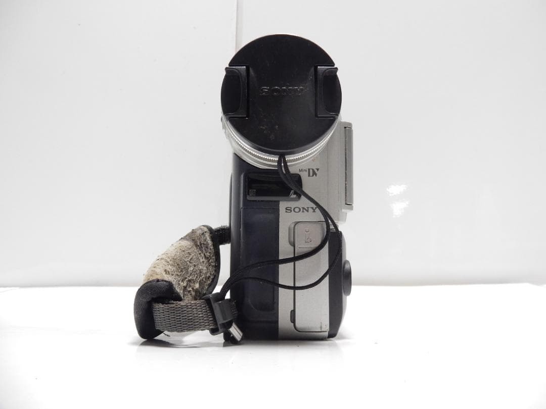 SONY DCR-PC100 Handycam Camcorder miniDV Video Camera Silver NTSC