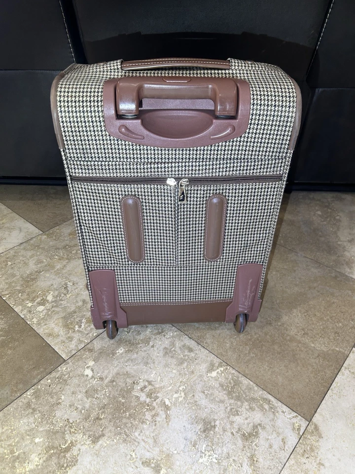 London Fog Oxford III 可扩展橄榄滚轮行李箱 — 第 3/4 张图片