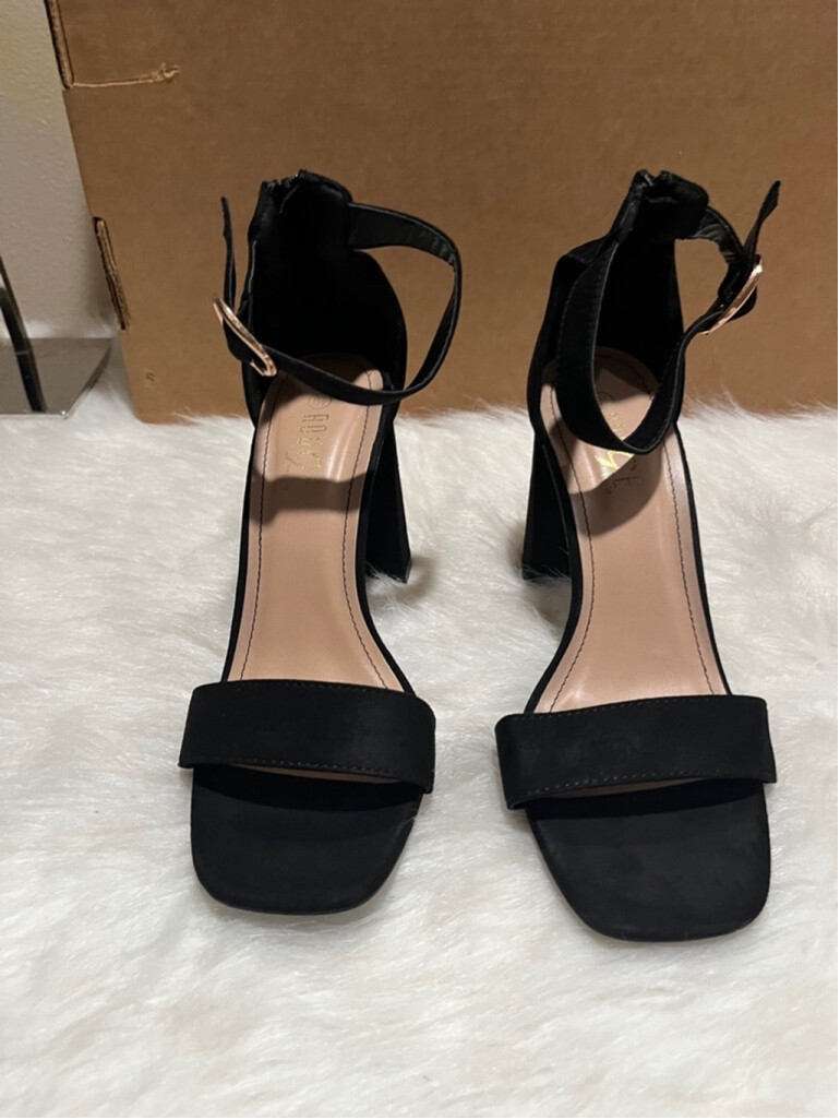 Rouge Black Heel Sandals Zipper Strap Women Size 8.5