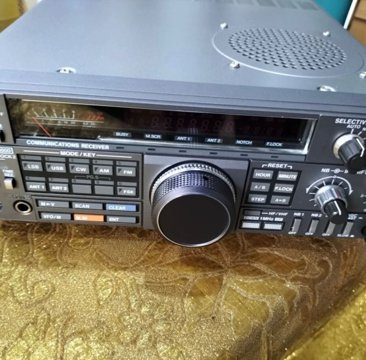 Kenwood R-5000 Communications Receiver with Cables and Books Kenwood R-5000 Communications Receiver with Cables and Books