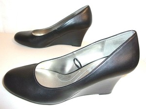 Wedge Round Toed Shoes 9.5M 