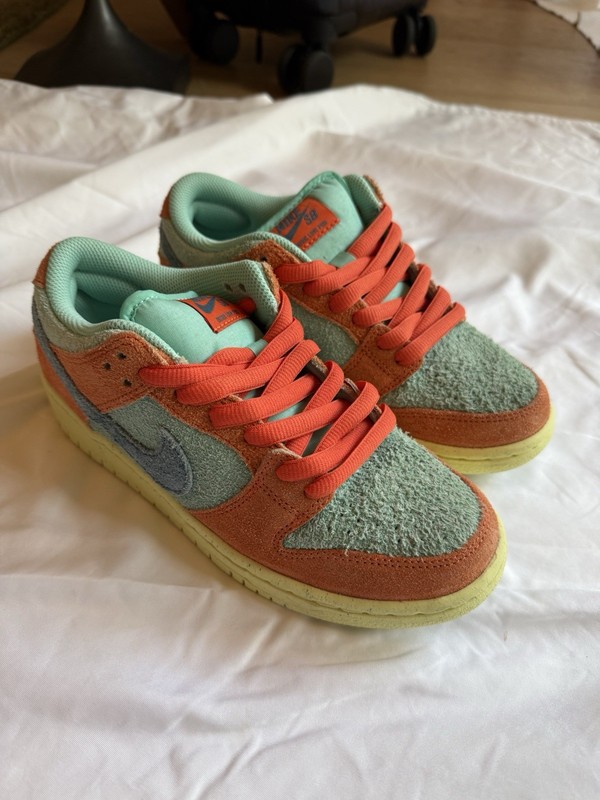 2023 Nike Dunk SB Low Orange Emerald Rise size 5 Women’s 6.5 Preowned