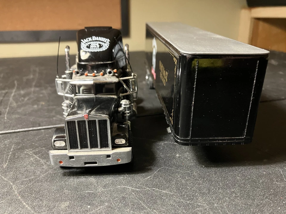 1:58 Matchbox Dinky Kenworth W900 Jack Daniels Truck & Trailer Diecast DYM37904 - Image 4 of 4