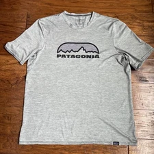 Patagonia Tshirt Men’s M Medium Base Layer Short Sleeve Logo 