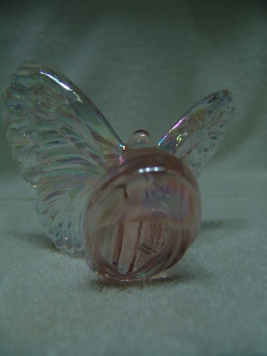 VINTAGE BEAUTIFUL PINK GLASS LARGE BUTTERFLY PAPERWEIGHT TAIWAN - Picture 6 of 7