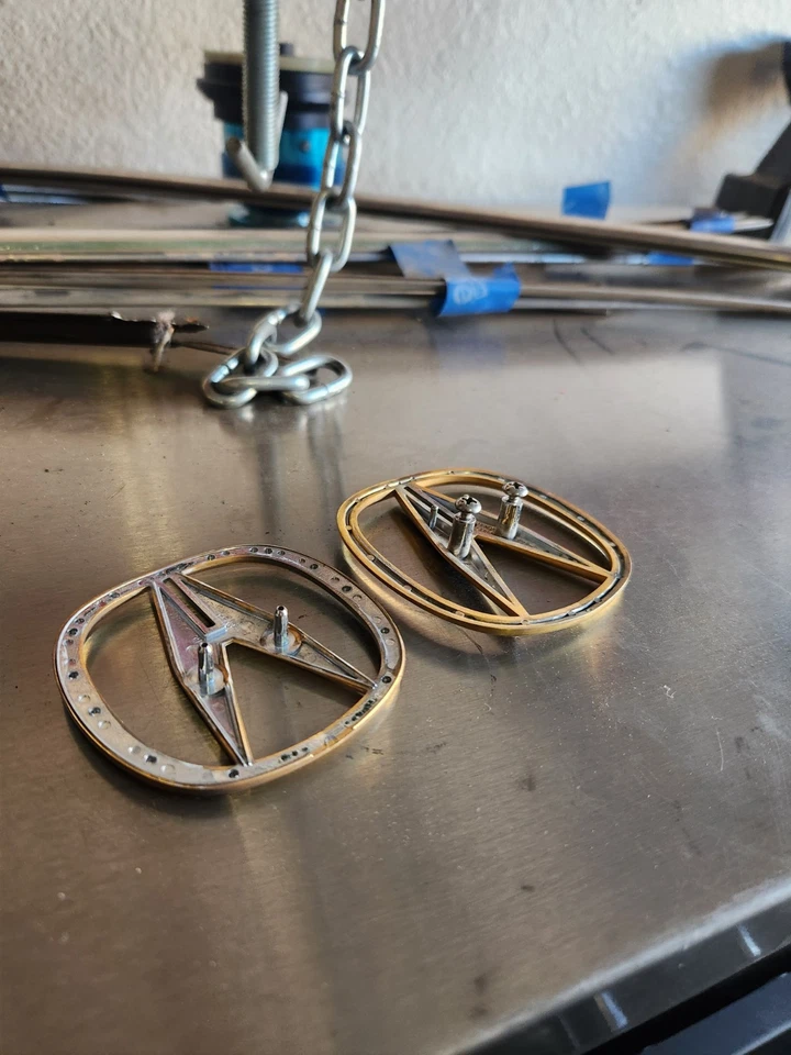 Emblemas dorados de Acura Cl Foto 2 de 2