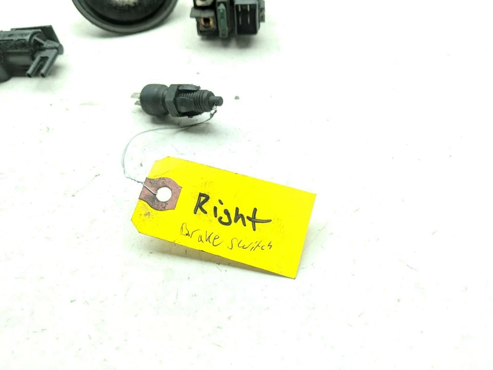 Sensor interruptor freno relé solenoide bocina 99-07 Suzuki Hayabusa GSX1300R Foto 2 de 4