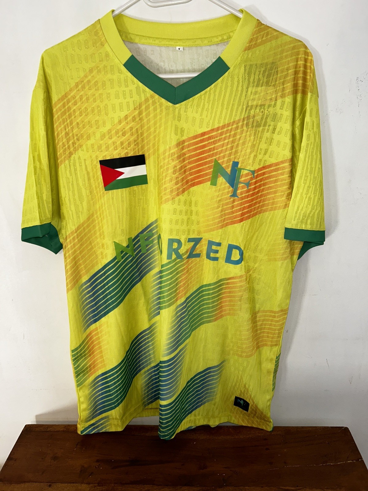 Maillot Foot NFORZED Palestine Jaune pour vos Sessions de Streetwear et Matchs entre Amis