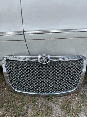 05-10 Chrysler 300 300C OEM E&G Classics  Wire Mesh Grille Grill Emblem