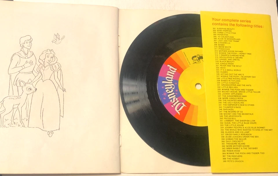 Walt Disney 7" Record 45 & Book Walt Disney's Story Of Snow White And The Seven - Image 3 of 4
