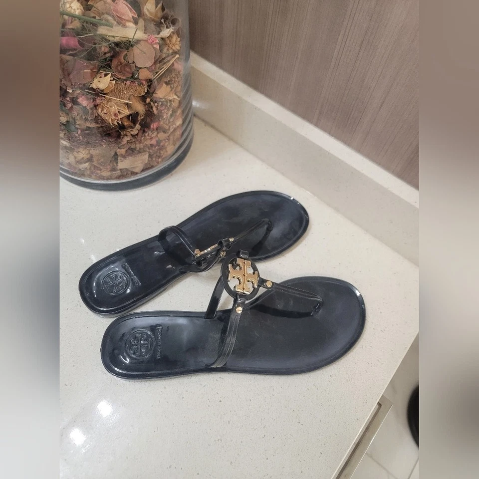 Sandalias Tory Burch Mini Miller planas de gelatina para mujer EE. UU. 9 M negras Foto 2 de 4