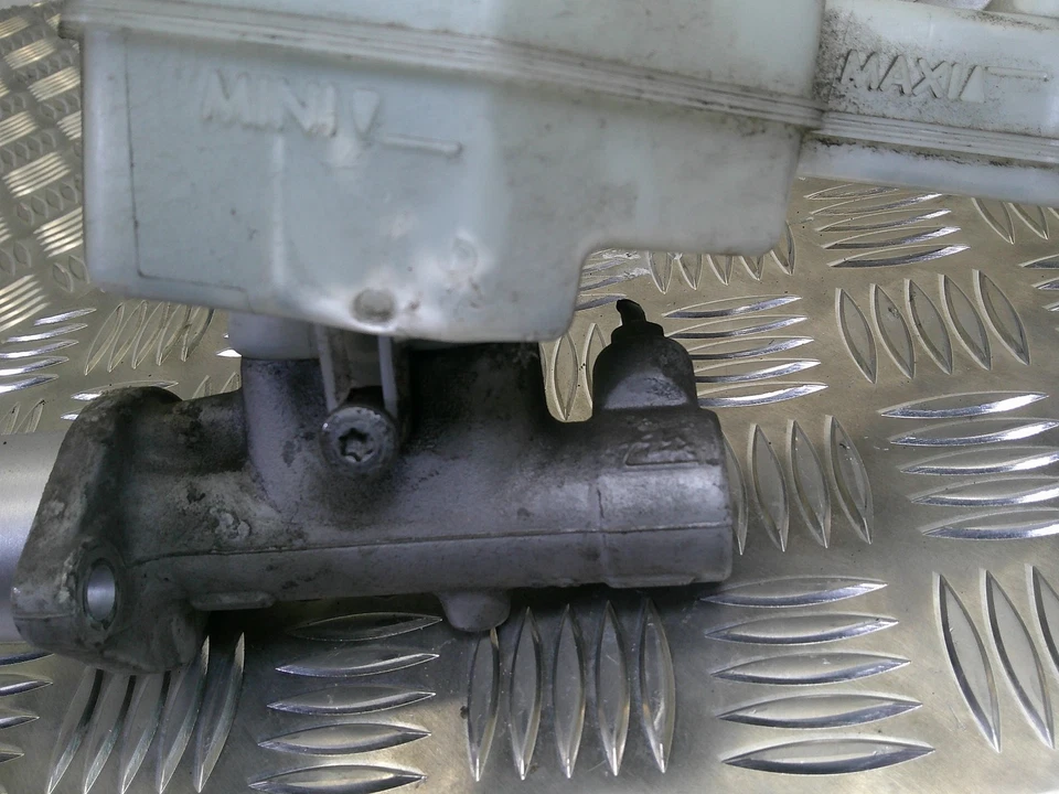 CILINDRO MAESTRO FRENO NISSAN MICRA 2003-2010 Foto 3 de 4