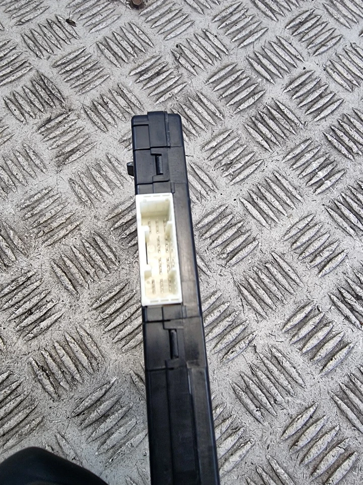 TOYOTA YARIS MPX BODY CONTROL MODULE 892210D110 1.3L PET MAN HATCHBACK 2013 - Image 3 of 4