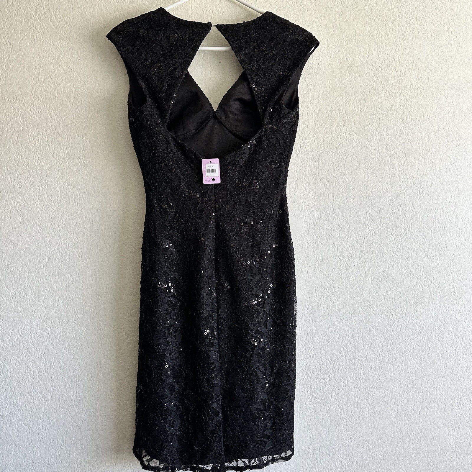 как выглядит Davids Bridal Bridesmaid Dress Black With Embroidered Design In Front Midi Lace фото