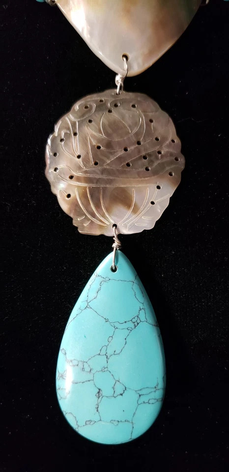 Dramático conjunto de collar y pendientes a juego Chico's Abolone Shell & Imitación Turquesa Foto 2 de 4