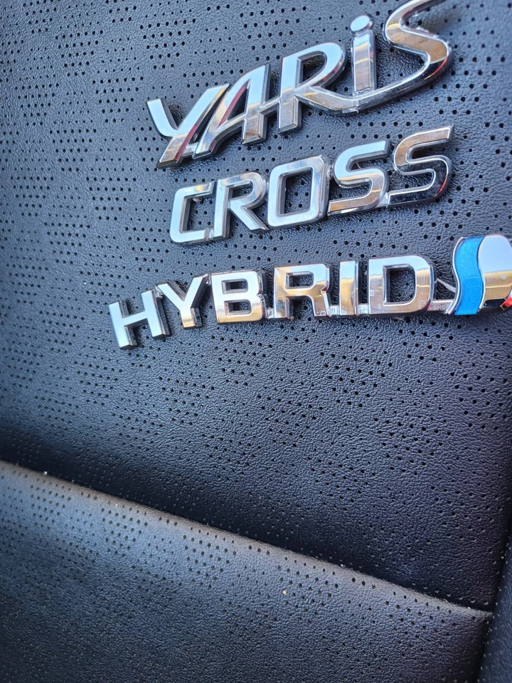 Toyota Yaris Cross Letters - image 2 of 3