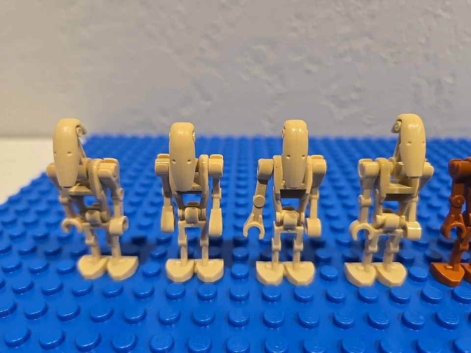 LEGO® Minifig - Battle Droid Mixed Lot Of 7 4 Basic 2 Higher Ranking 1 Pilot - Image 3 of 4
