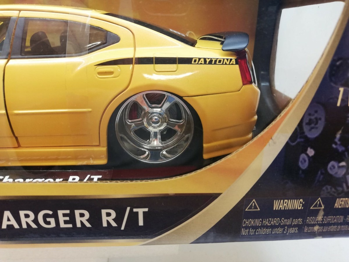 JADA TOYS 1:18 - DODGE CHARGER R/T (2006) DUB CITY Cerchi lucidi