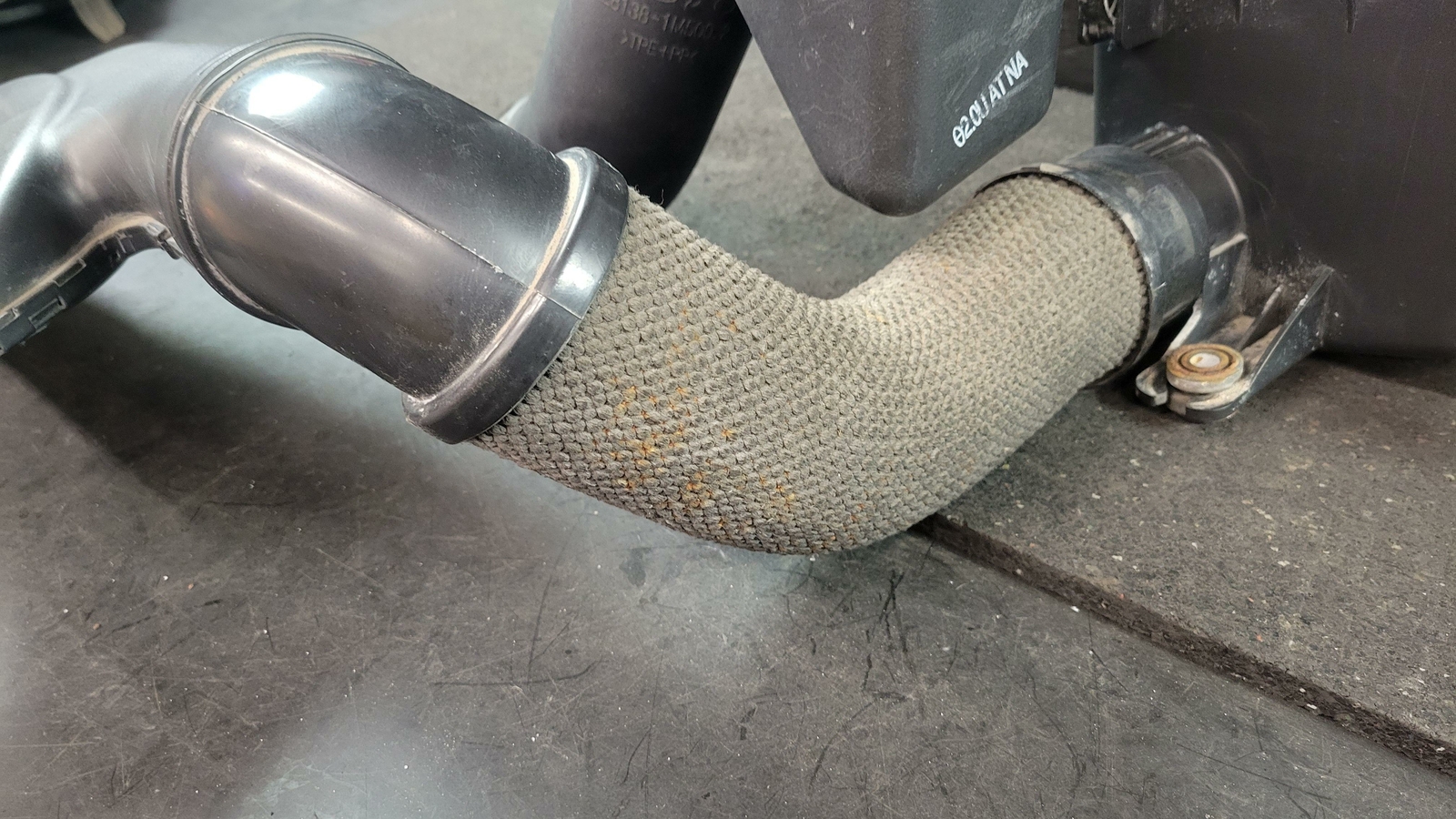 2012 KIA FORTE AIR INTAKE CLEANER FILTER BOX WITH TUBES & METER 2.0 eBay