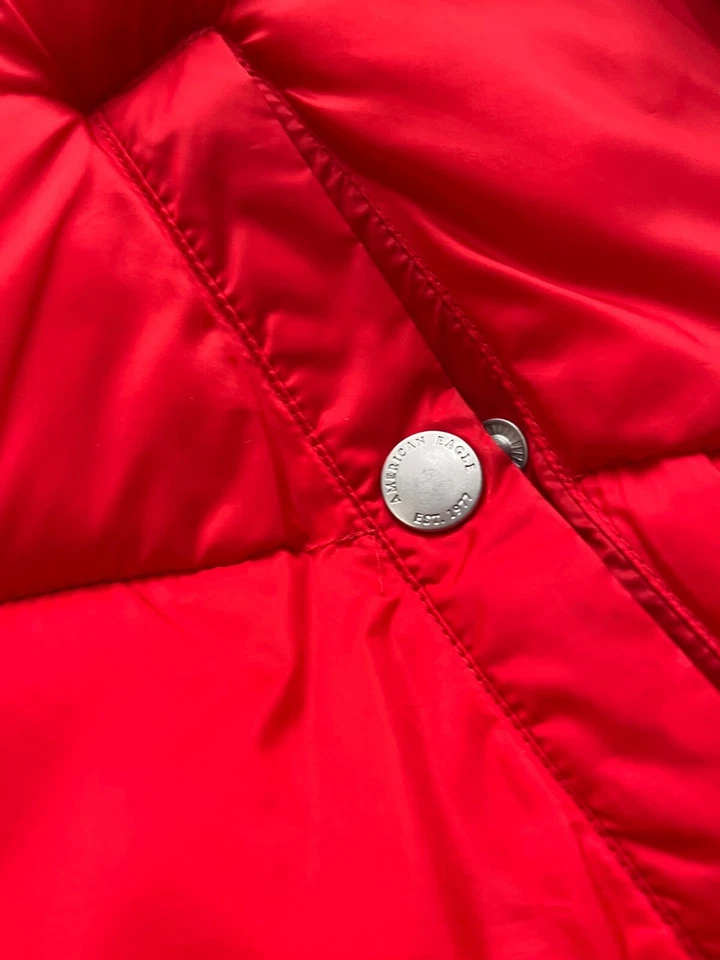 Chaqueta acolchada American Eagle AEO para mujer grande roja cremallera completa bolsillos con capucha Foto 3 de 4