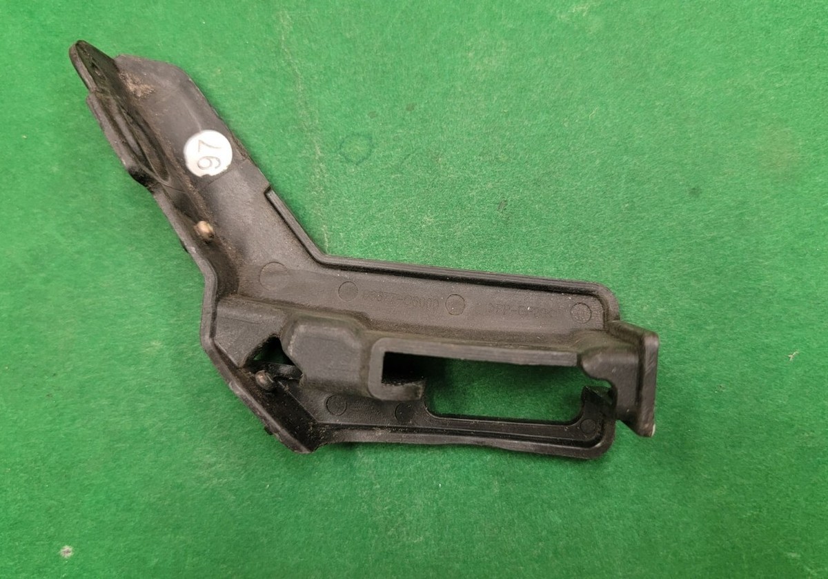 2016-2020 Kia Sorento Bracket Rear Bumper Left Side Bracket 86677