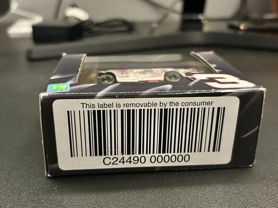 Dale Earnhardt Sr. 1997 Daytona 500 Raced version RCCA Chrome 2 CAR SET 1:64 - Image 4 of 4